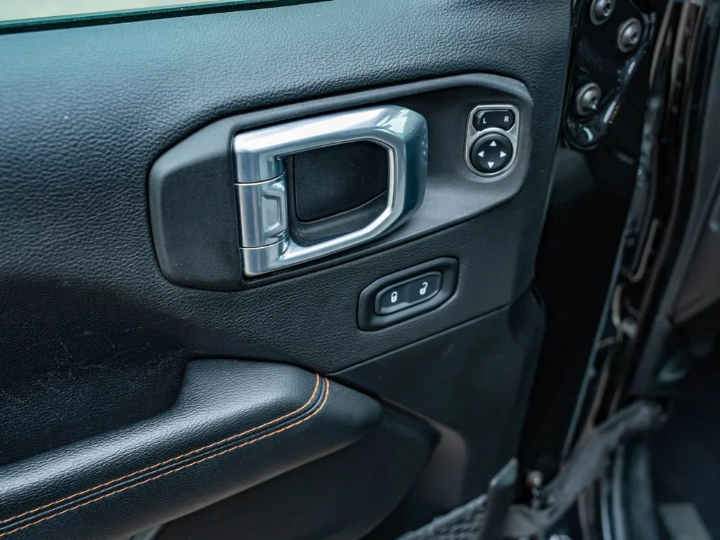 Used 2021 Black Clearcoat Jeep Mojave image 15