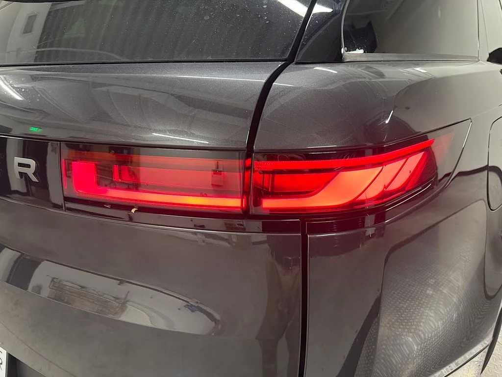 New 2026 Carpathian Gray Premium Metallic Land Rover SE image 33