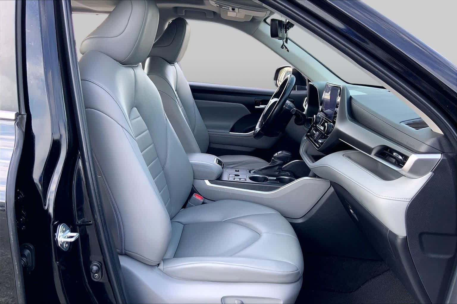 Used 2023 Midnight Black Metallic Toyota Hybrid XLE image 9