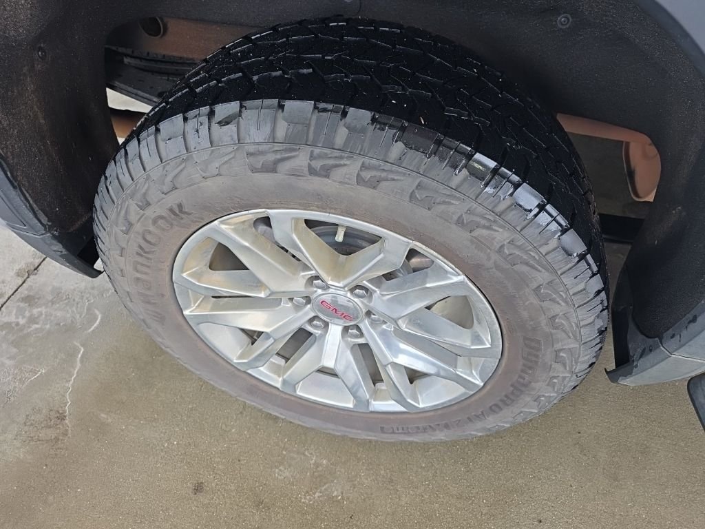 Used 2021 Silver GMC SLT image 9