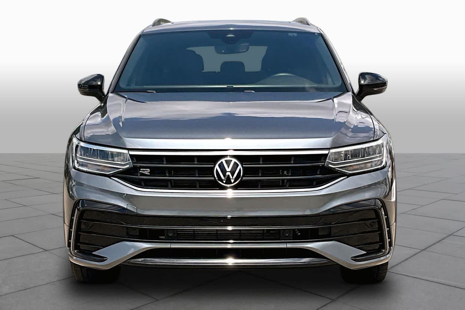 Used 2022 Platinum Gray Metallic Volkswagen SE R-Line Black image 4