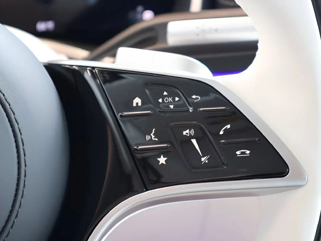 New 2026 MANUFAKTUR moonlight white magno (White Ambiance) Mercedes-Benz Maybach SL 680 image 91