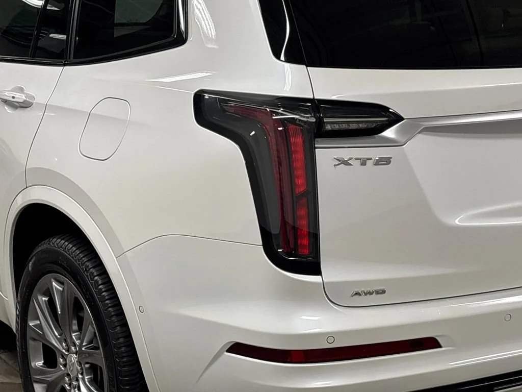 Used 2020 CRYSTAL WHITE TRICOAT Cadillac AWD Sport image 17