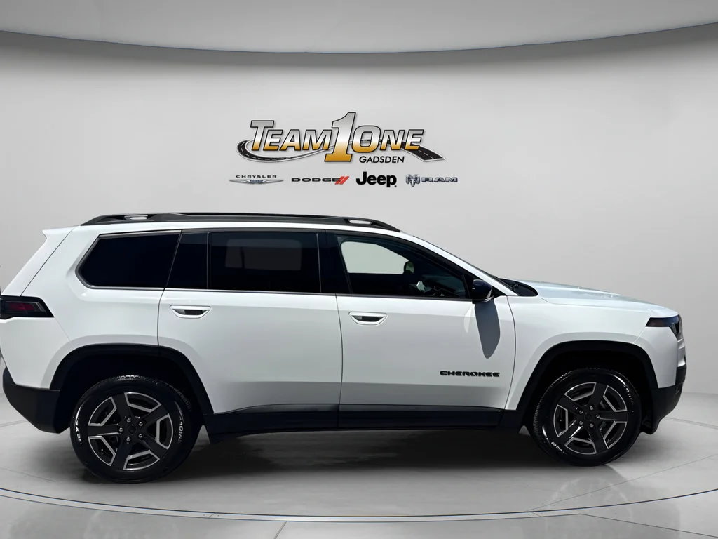 New 2026 Bright White Clear-Coat Exterior Paint Jeep Limited image 10