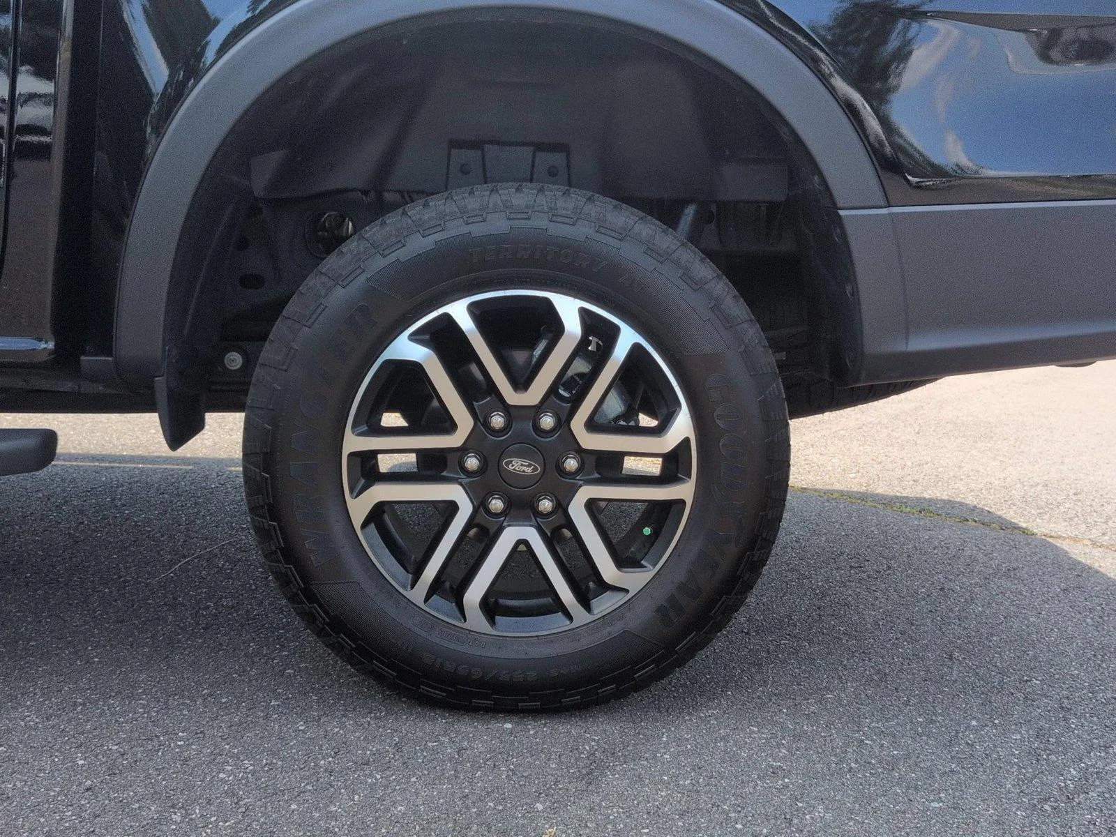 Used 2025 Shadow Black Ford LARIAT image 11