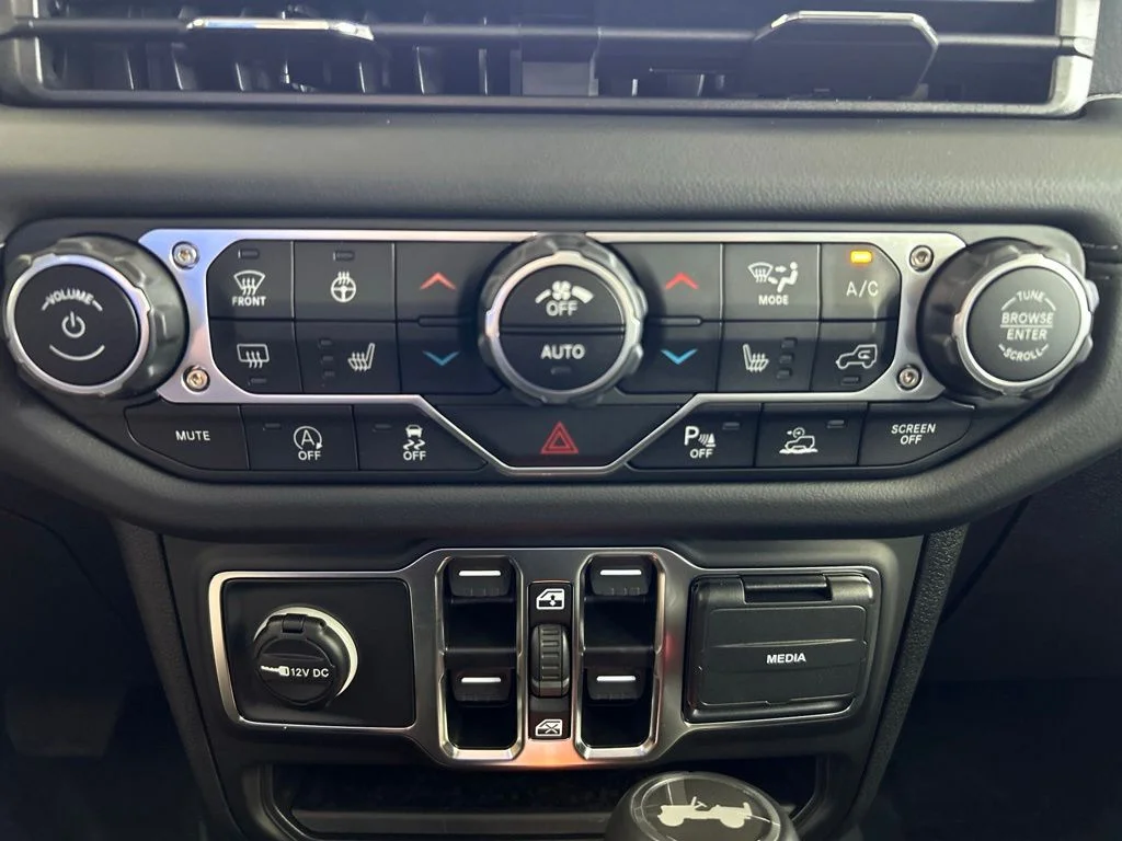 Used 2025 White Jeep Sahara image 51