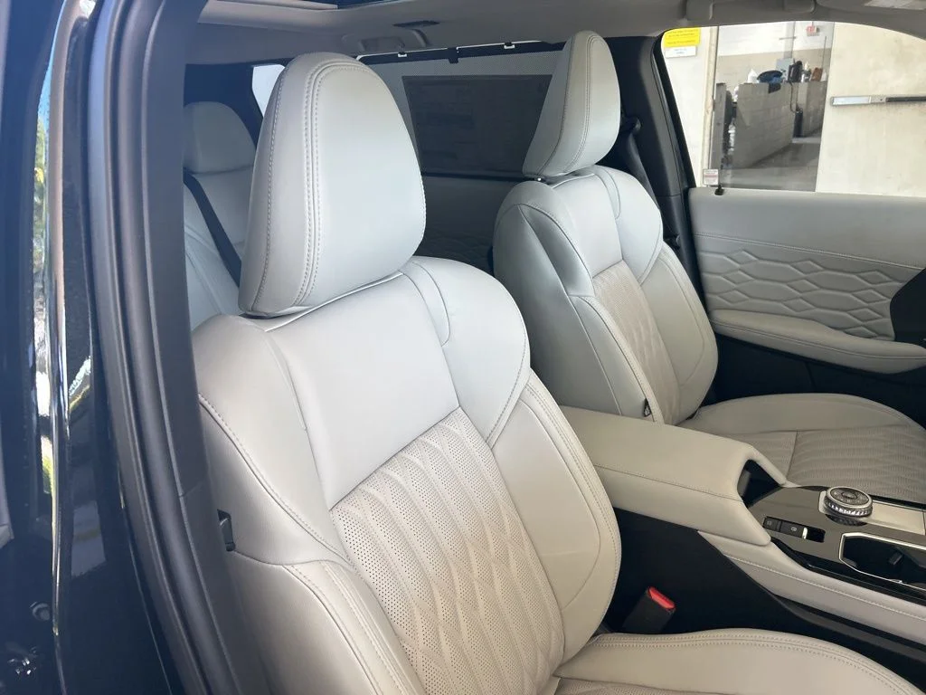 2025 Mitsubishi Outlander SEL Platinum Edition - Photo 22