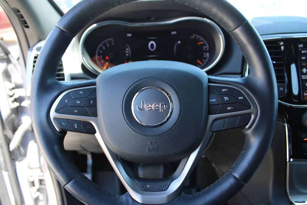 Used 2021 Silver Jeep Limited image 29
