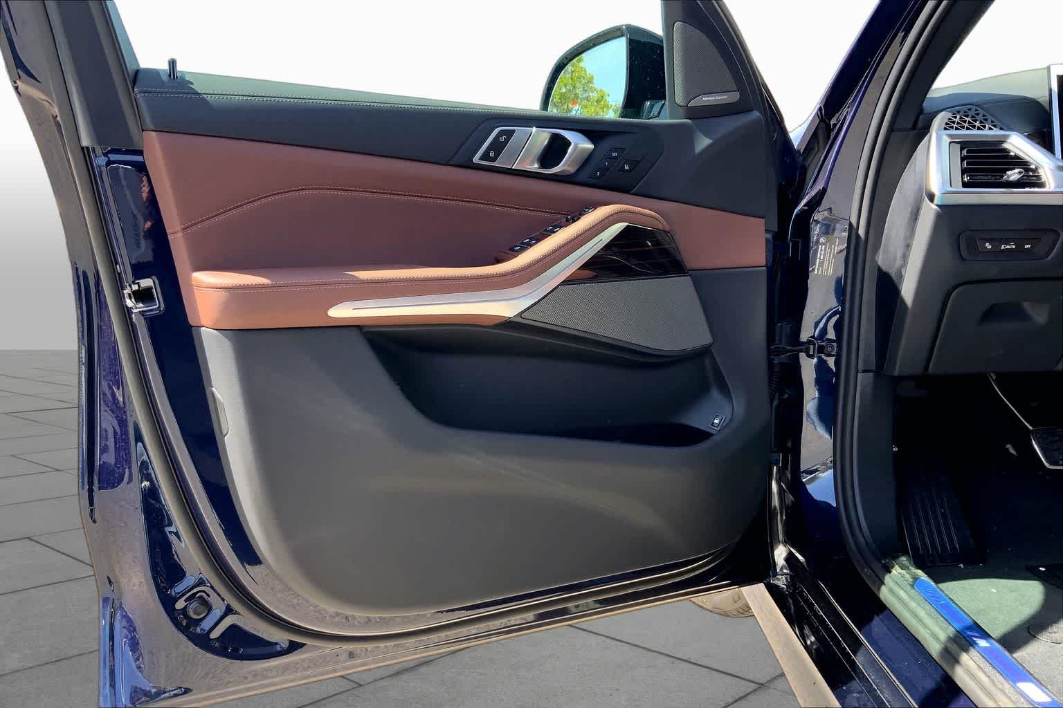 New 2026 Tanzanite Blue II Metallic BMW xDrive50e image 10