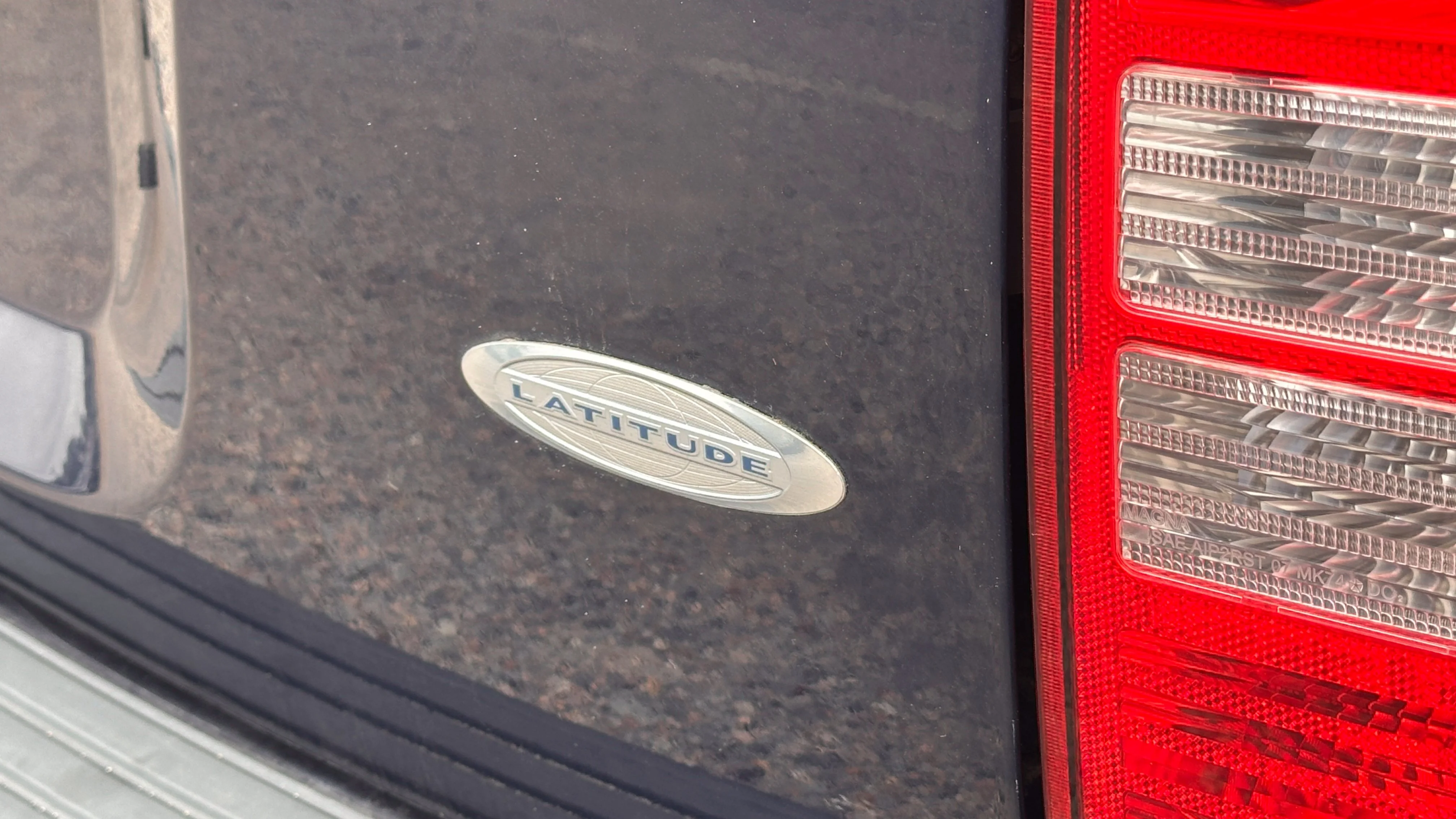 Used 2014 Blue Jeep Latitude image 8