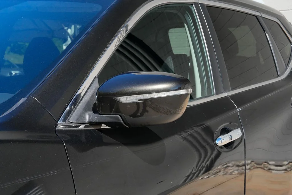 Used 2014 Black Nissan SV image 10