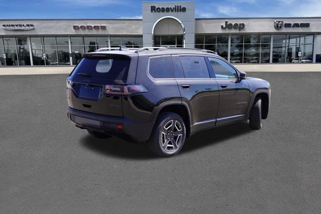 New 2026 Diamond Black Crystal Pearl-Coat Exterior Paint Jeep Limited image 3