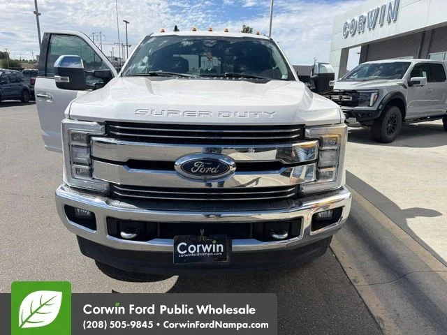 Used 2019 White Platinum Clearcoat Metallic Ford  image 2
