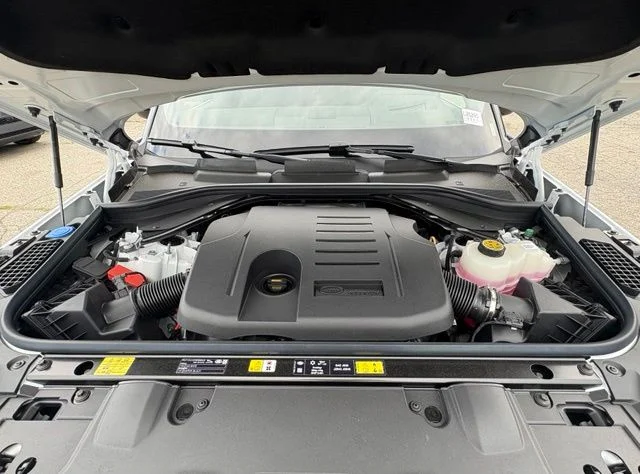 New 2026 Fuji White Land Rover SE image 48