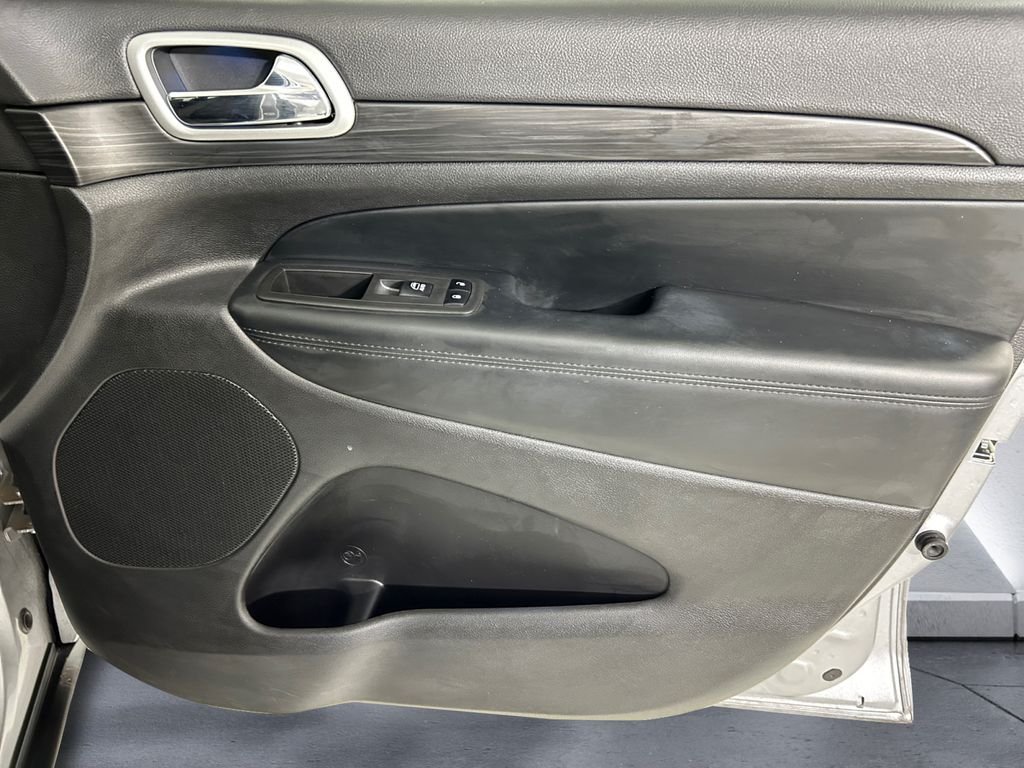 Used 2021 Silver Jeep Laredo E image 15