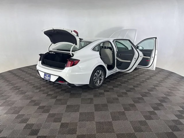 Used 2023 White Hyundai SEL image 18