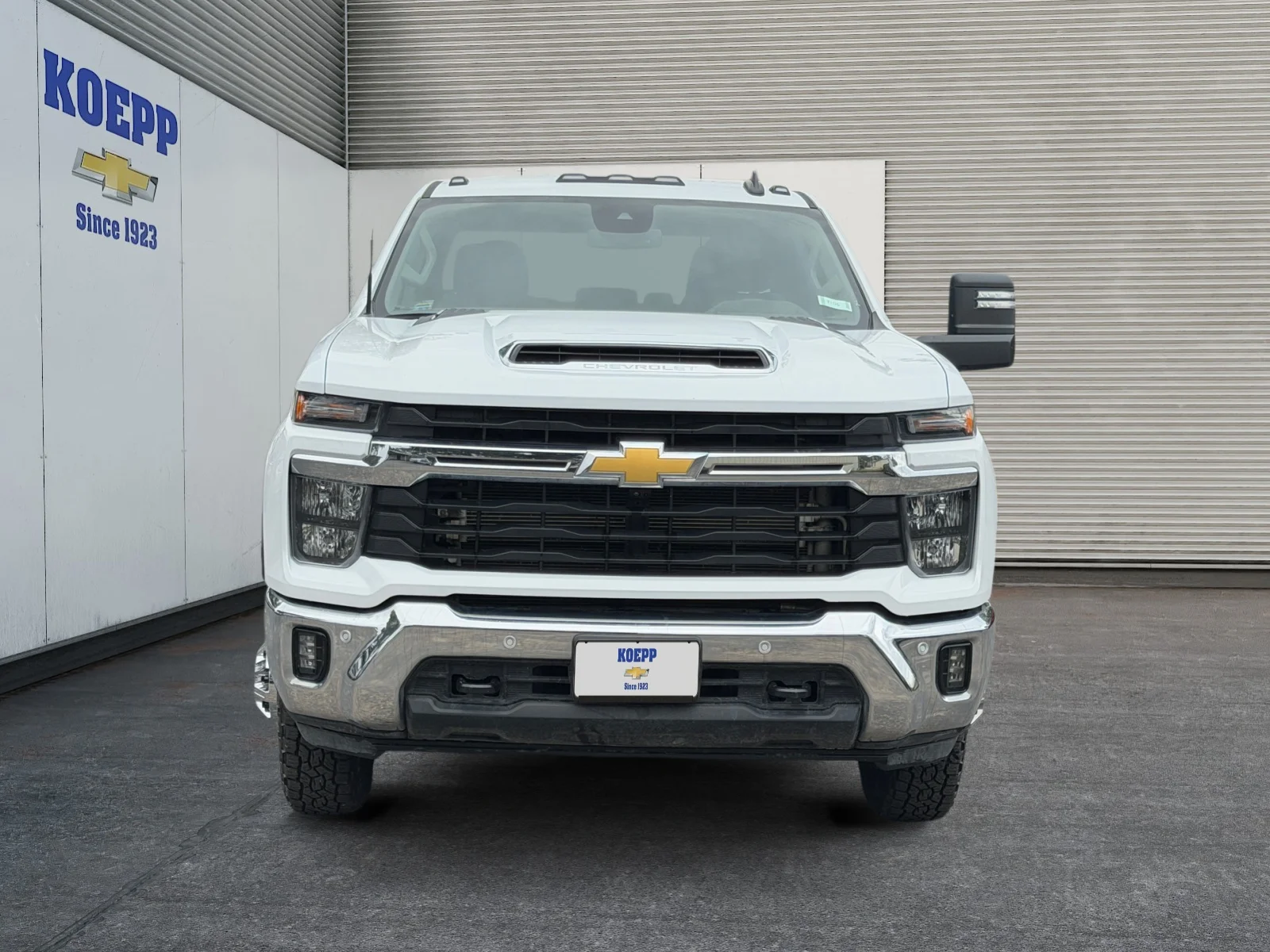 Used 2025 Summit White Chevrolet LT DRW image 8