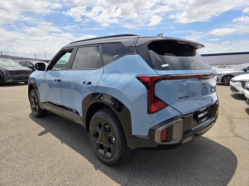 New 2027 Frost Blue / Black Roof Kia X-Line S image 4