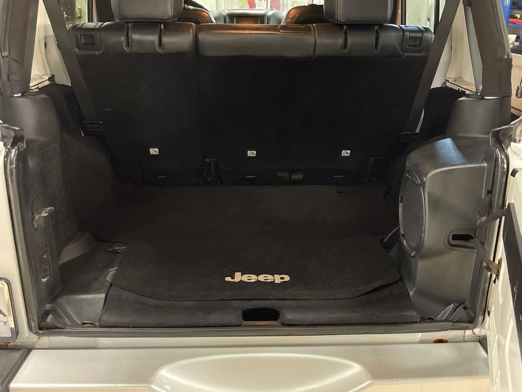 Used 2014 White Jeep Unlimited Sahara image 27