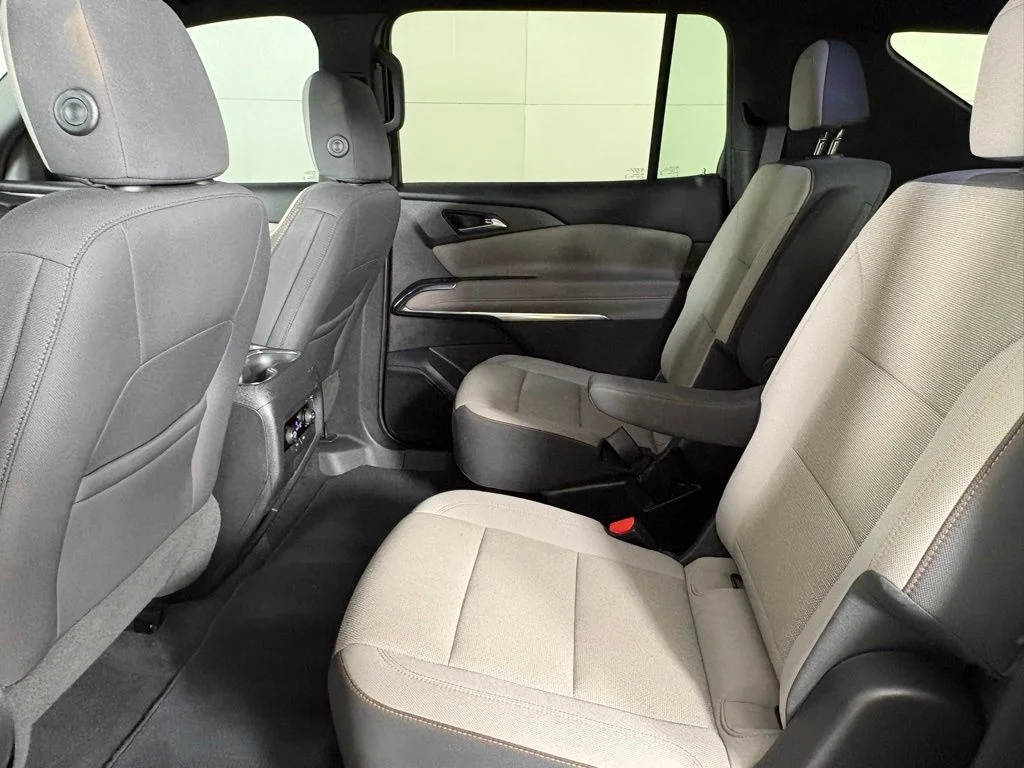 Used 2025 White Chevrolet LT image 37