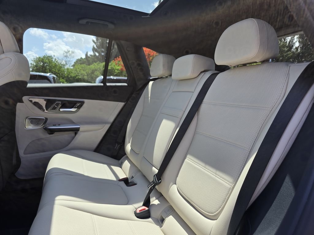 New 2026 Polar White Mercedes-Benz GLC 300 image 15
