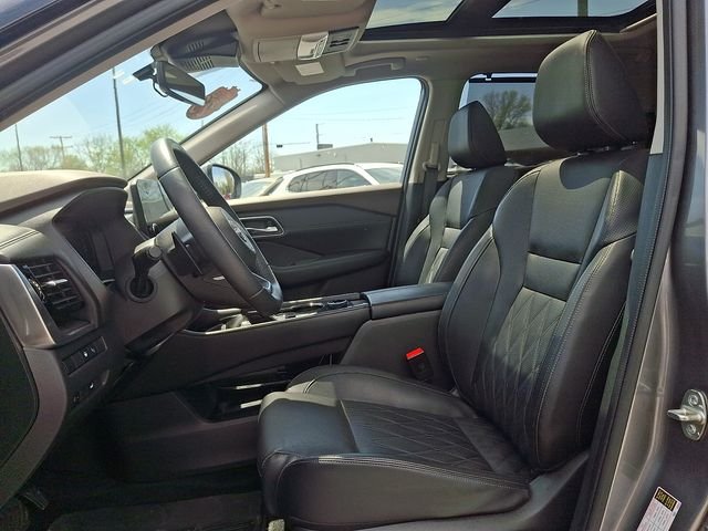Used 2023 Gray Nissan Platinum image 15