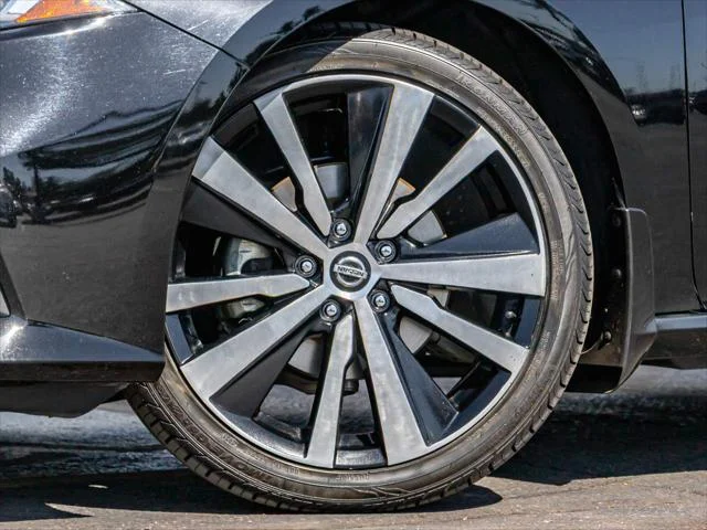 Used 2020 Black Nissan SR FWD image 6