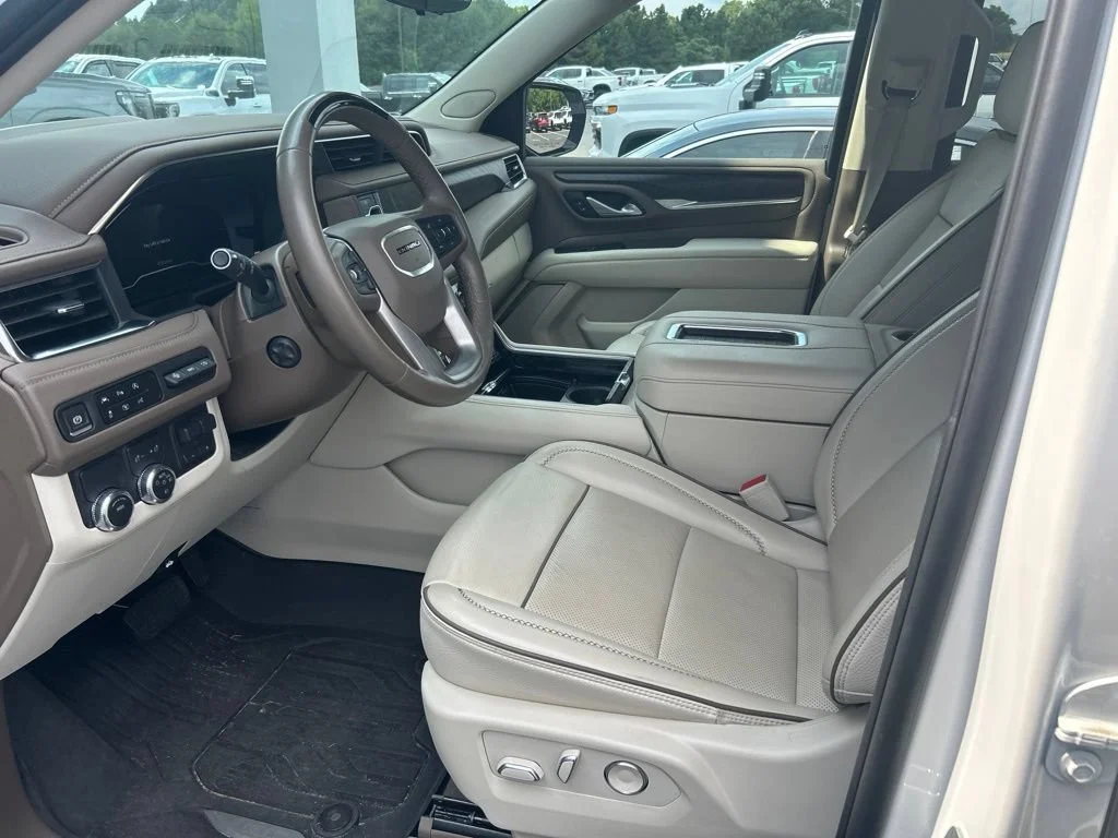 Used 2024 White Frost Tricoat GMC Denali image 6