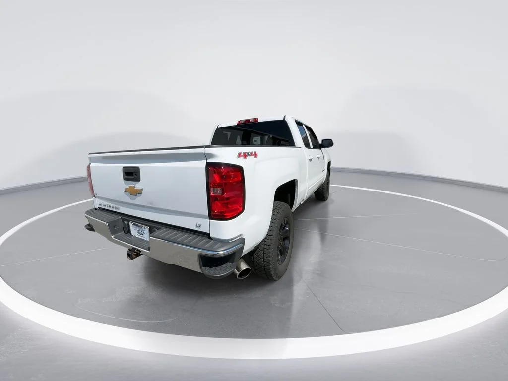 Used 2017 White Chevrolet LT image 8