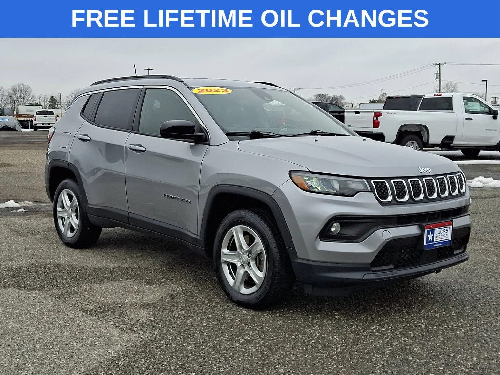 Used 2023 Billet Silver Metallic Clearcoat Jeep Latitude image 1