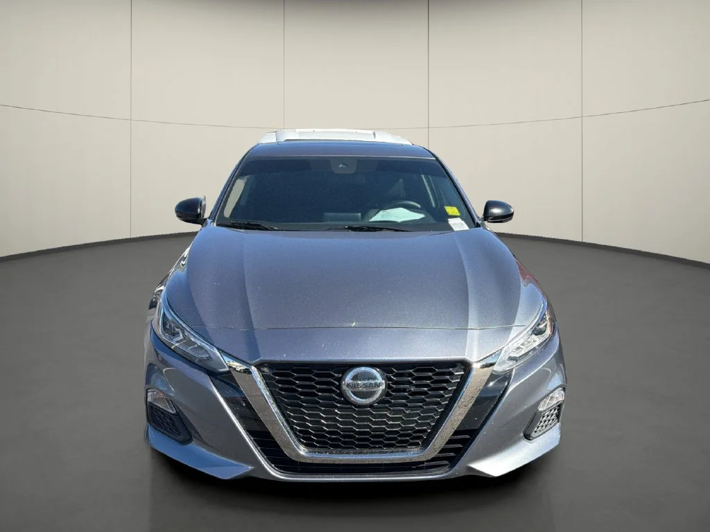 Used 2021  Nissan 2.5 SR image 2