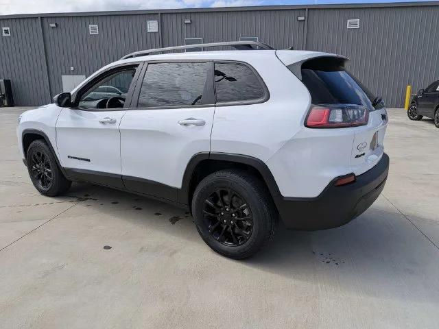 Used 2023 White Jeep Altitude image 7