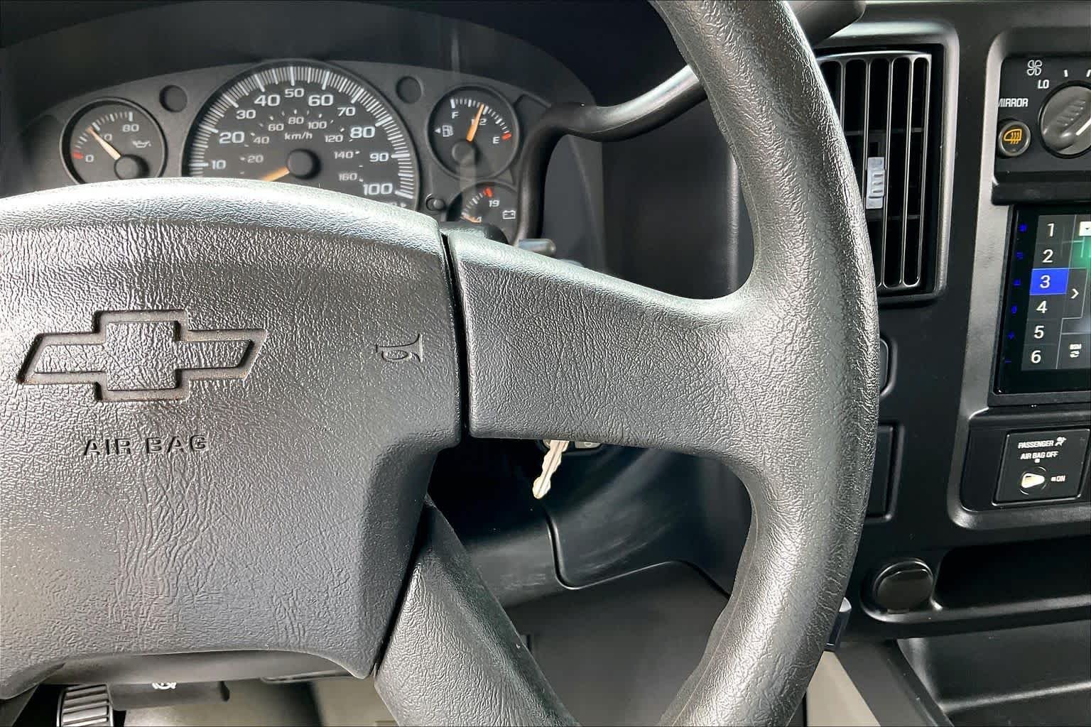 Used 2007 Summit White Chevrolet  image 21