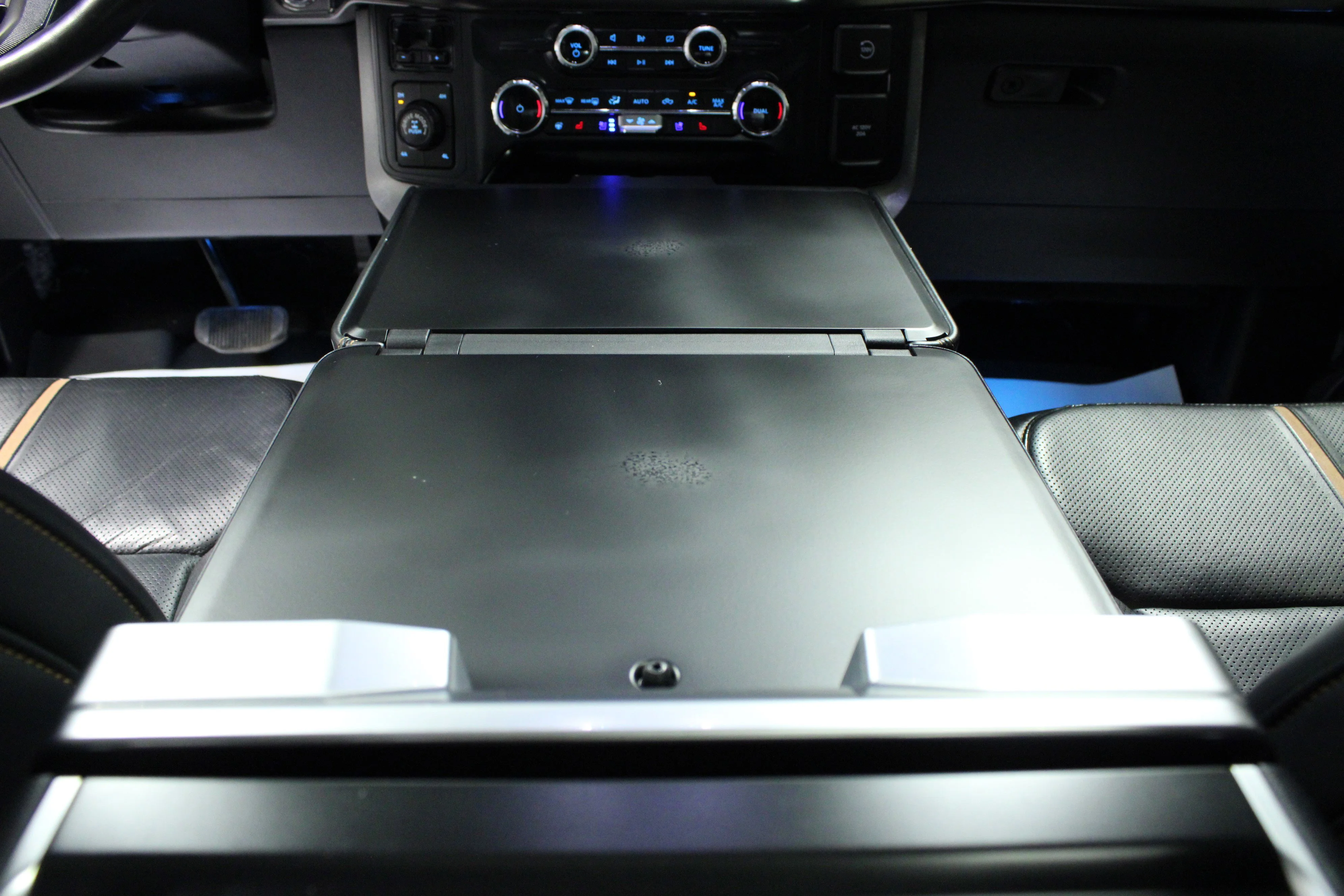 Used 2022 Black Metallic Ford Platinum image 20