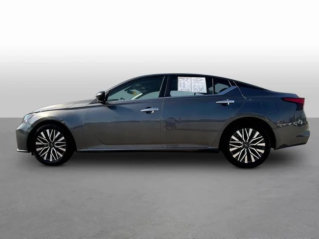 Used 2025 Gray Nissan 2.5 SV image 4