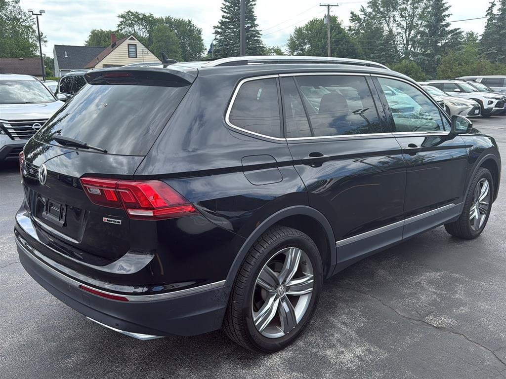 Used 2020 Deep Black Pearl Volkswagen SEL image 12