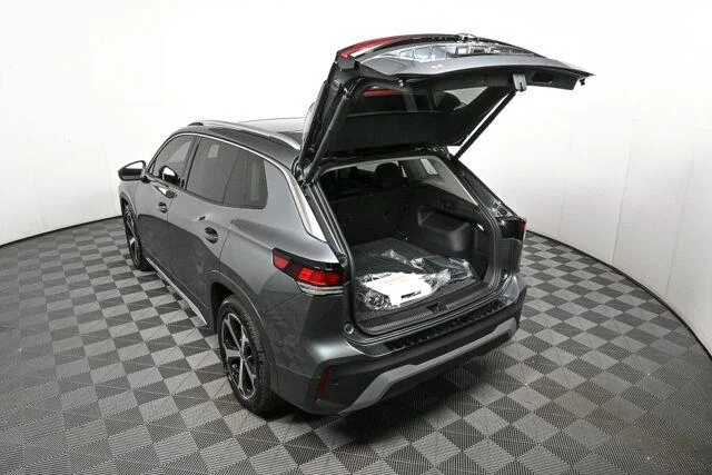 New 2026 Platinum Gray Metallic Volkswagen SE image 27