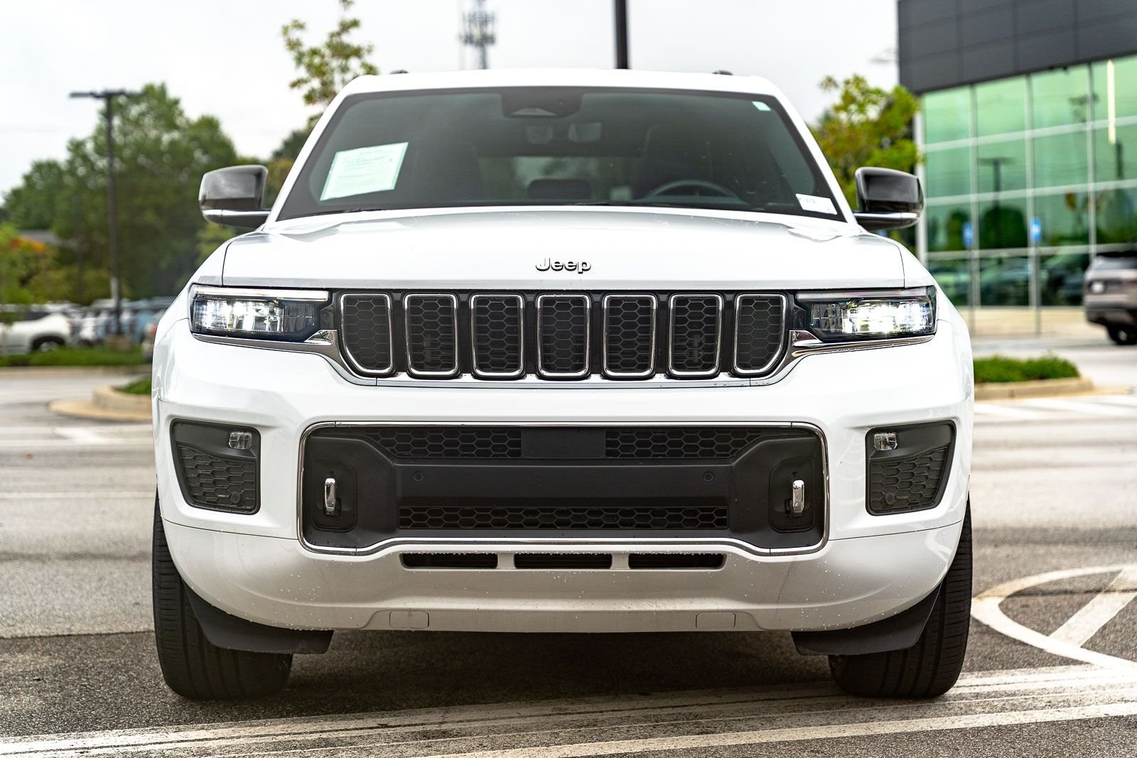 Used 2022 White Jeep Overland image 2
