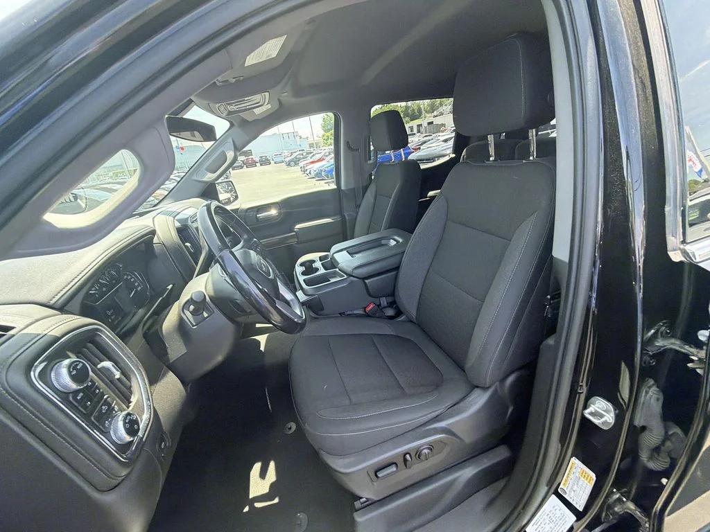 Used 2021 Black GMC SLE image 17