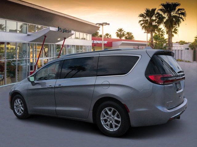 Used 2021 Silver Chrysler Touring L image 5