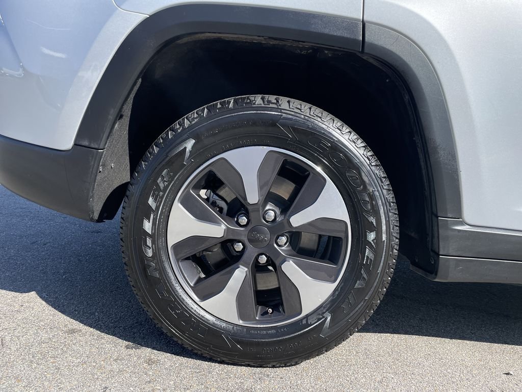 Certified Used 2024 Silver Jeep 4xe image 12