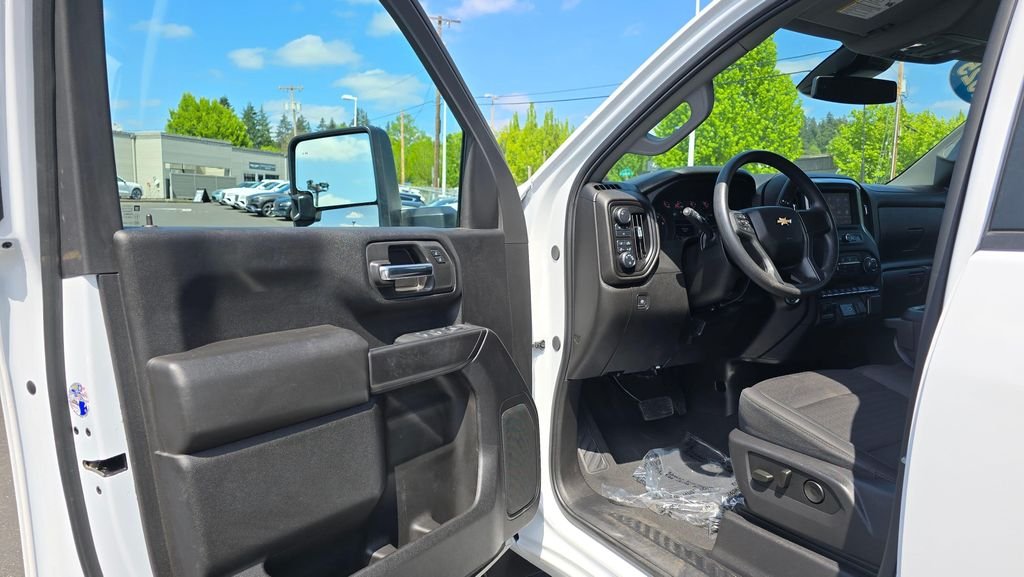 Used 2025 Summit White Chevrolet Custom image 21