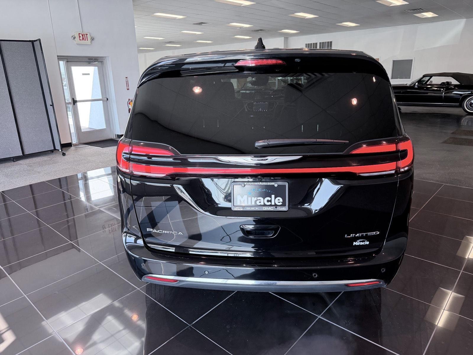 Used 2026 Diamond Black Crystal Pearlcoat Chrysler Limited image 18