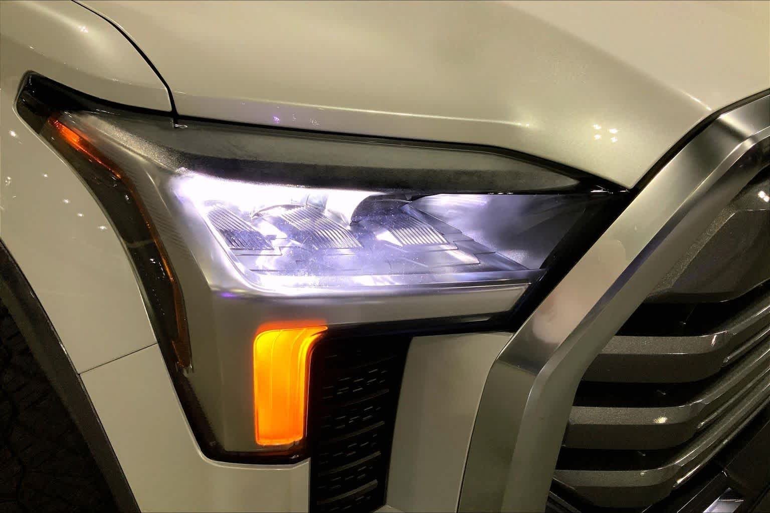 Used 2025 Wind Chill Pearl Toyota Limited image 25