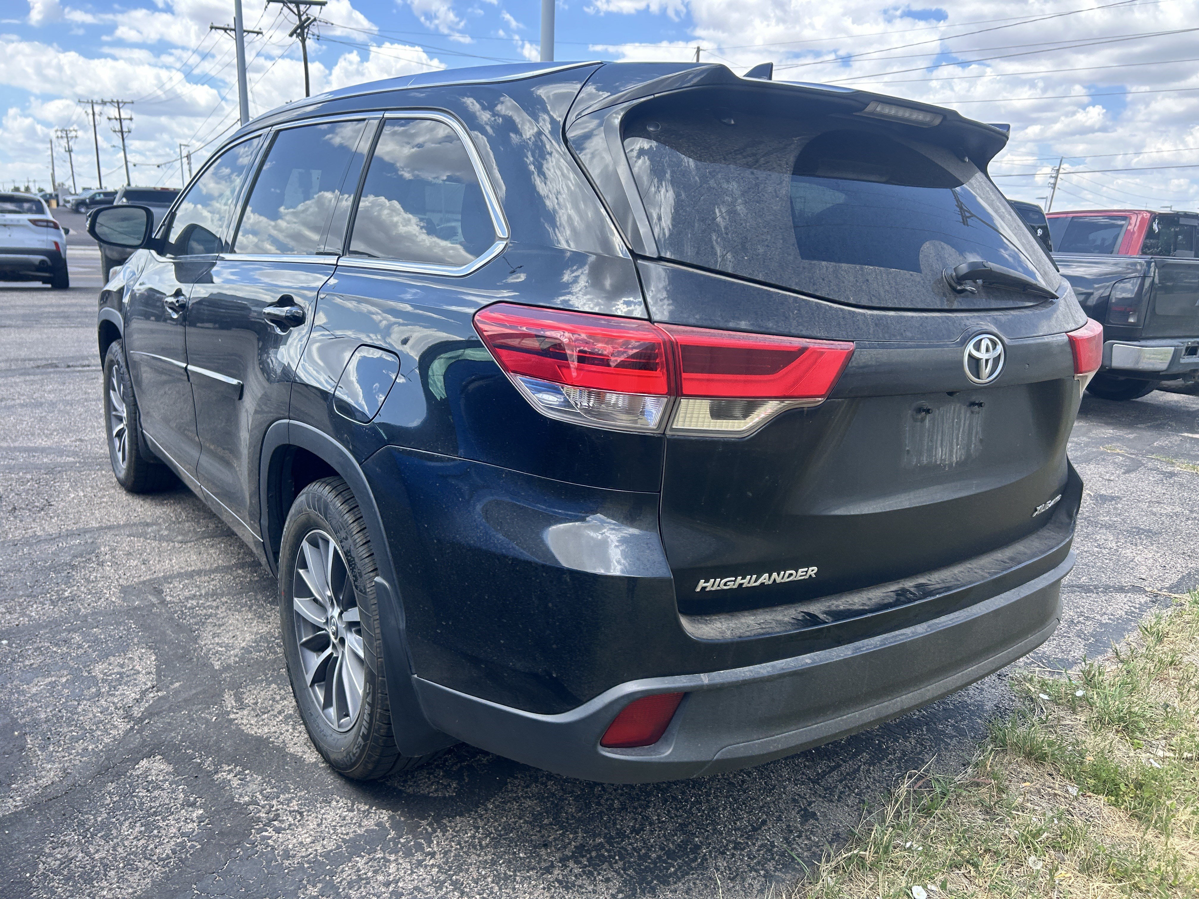 Used 2018 Midnight Black Metallic Toyota SE image 2