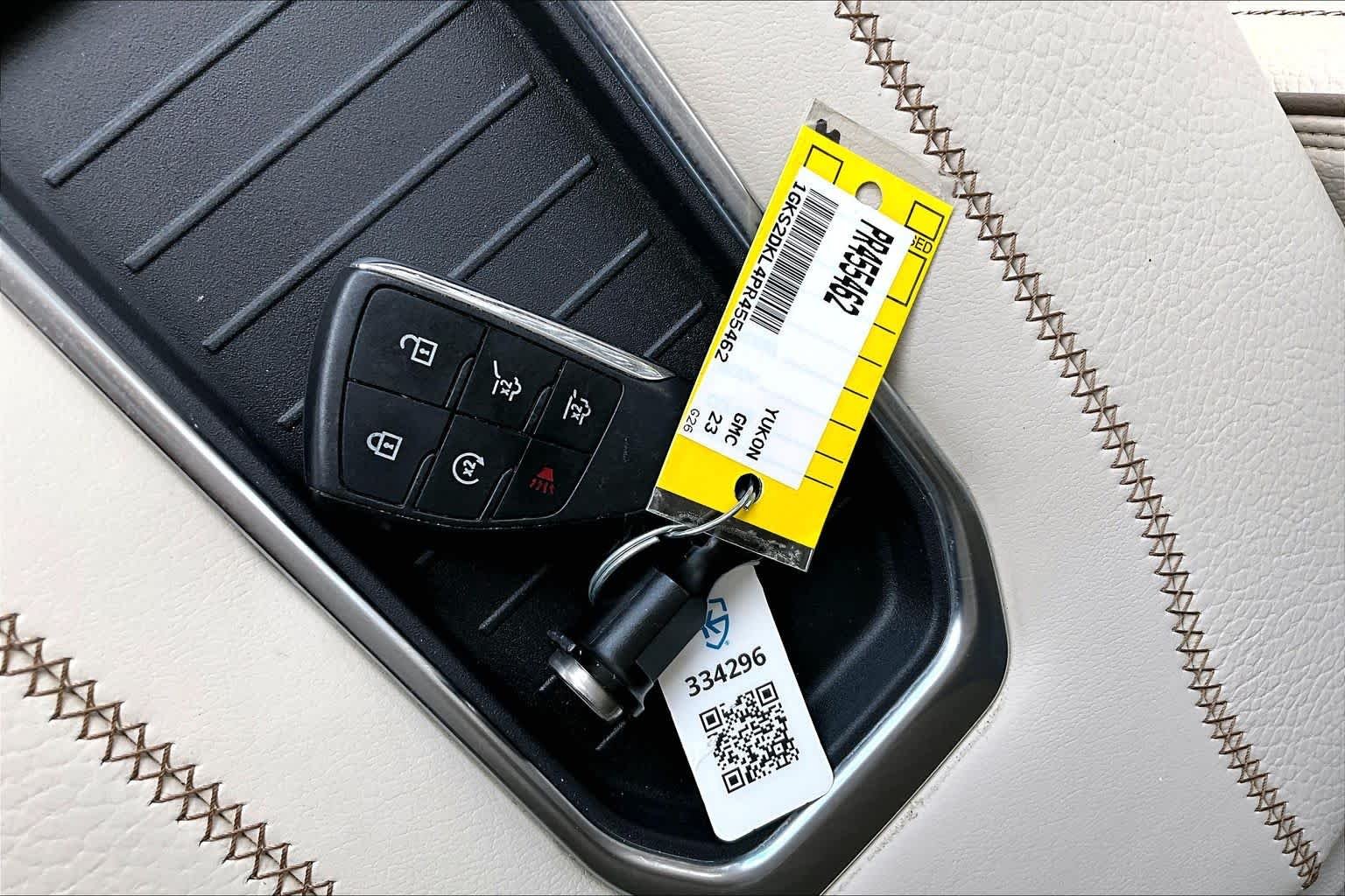 Used 2023 White Frost Tricoat GMC Denali image 15