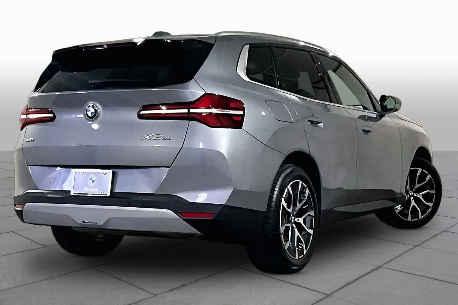 Used 2026 Skyscraper Grey Metallic BMW 30 xDrive image 12