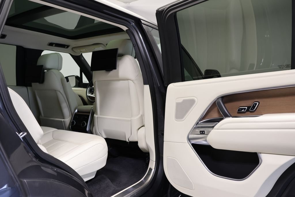 Used 2023 Carpathian Gray Premium Metallic Land Rover SE image 43