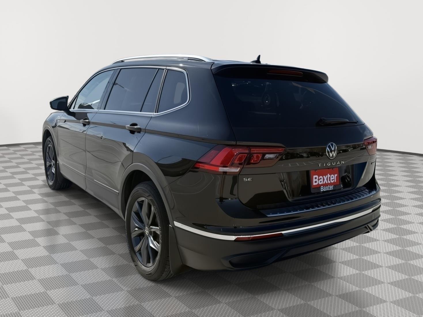 Used 2022 Deep Black Pearl Volkswagen SE image 7
