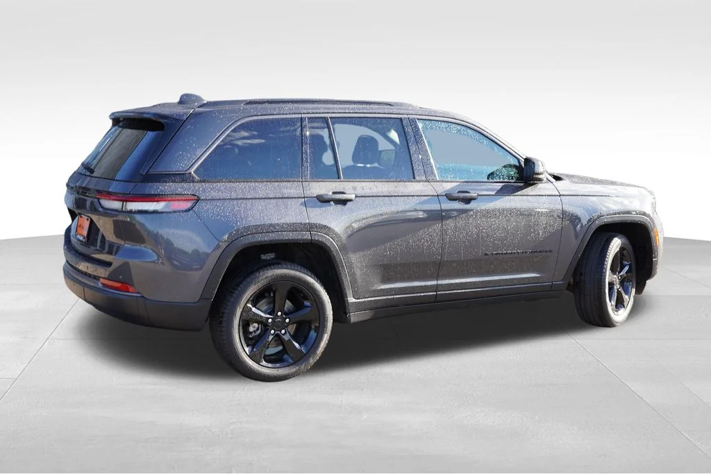 Used 2026 Baltic Gray Metallic Clearcoat Jeep Limited image 4